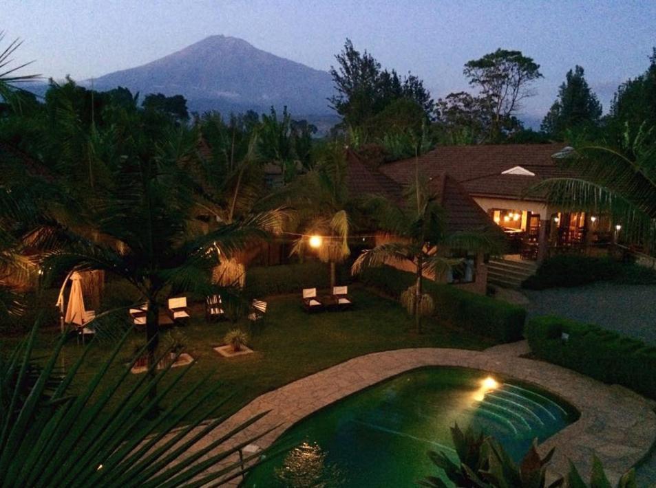 Ahadi Lodge Arusha Buitenkant foto